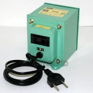 日章工業 変圧器 MF-1500E 1500W アップダウン　100V⇔220V MF1500E (日章工業)｜【海外滞在用】アップダウントランス｜配線器具